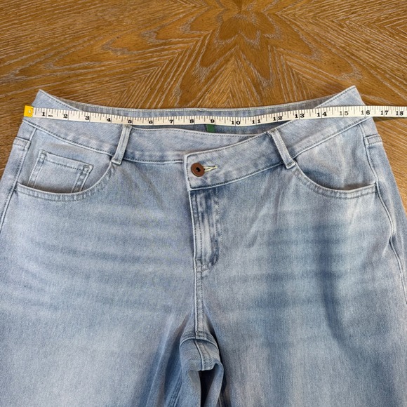 Halara Flex Asymmetric Low Rise Baggy Wide Leg Jeans Light Wash Size Medium - Picture 7 of 9